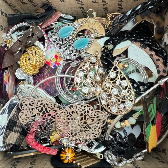 5 lb Craft Earring Lot Some Wearable Mixed Bulk For Upcycle Harvest Repurpose - Picture 10 of 12